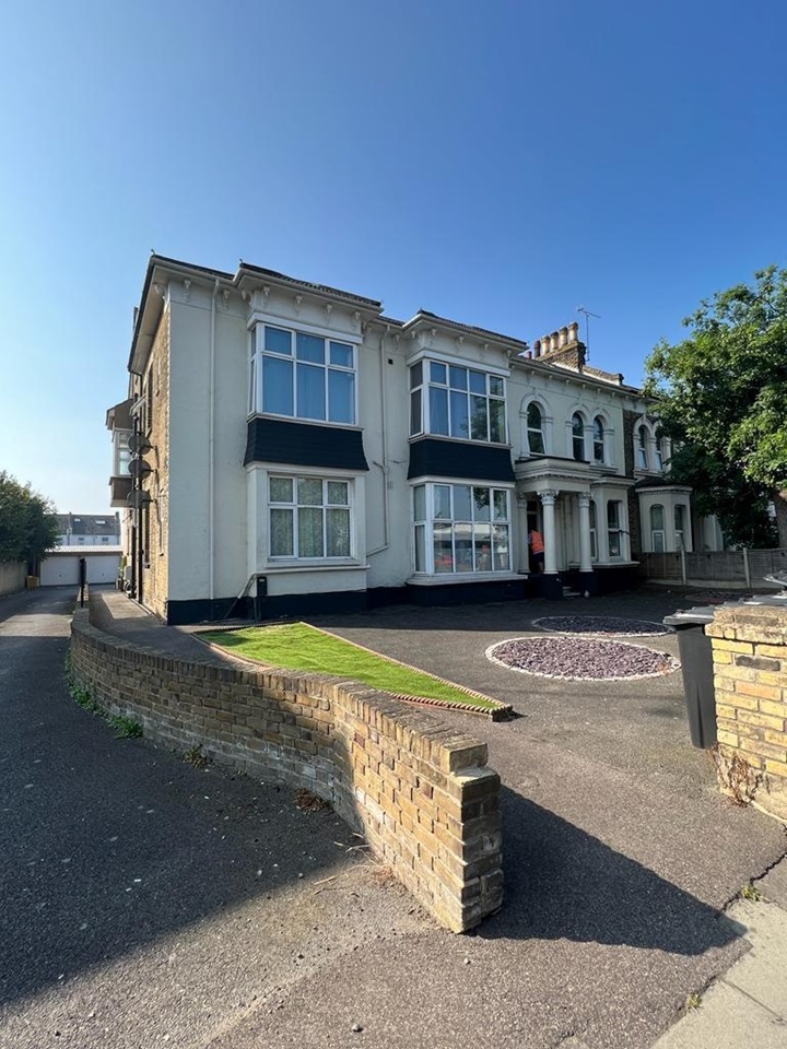Gravesend 2 Bed Flat, Overcliffe, DA11 To Rent Now for £1,200.00 p/m