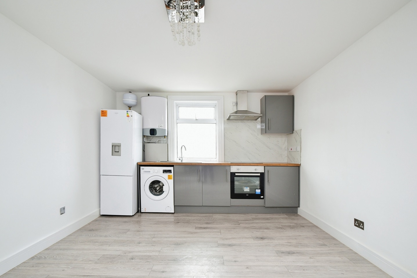 Swindon Studio Flat, Milton Road, SN1 To Rent Now for £850.00 p/m