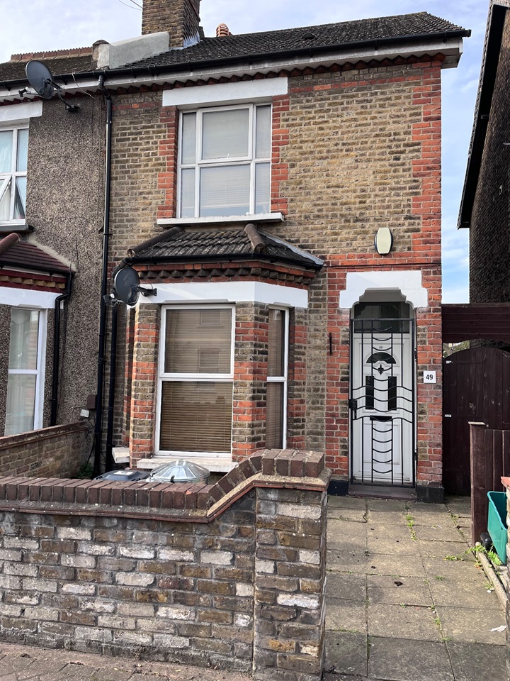 Bromley Bedsit, West St, BR1 To Rent Now for £895.00 p/m