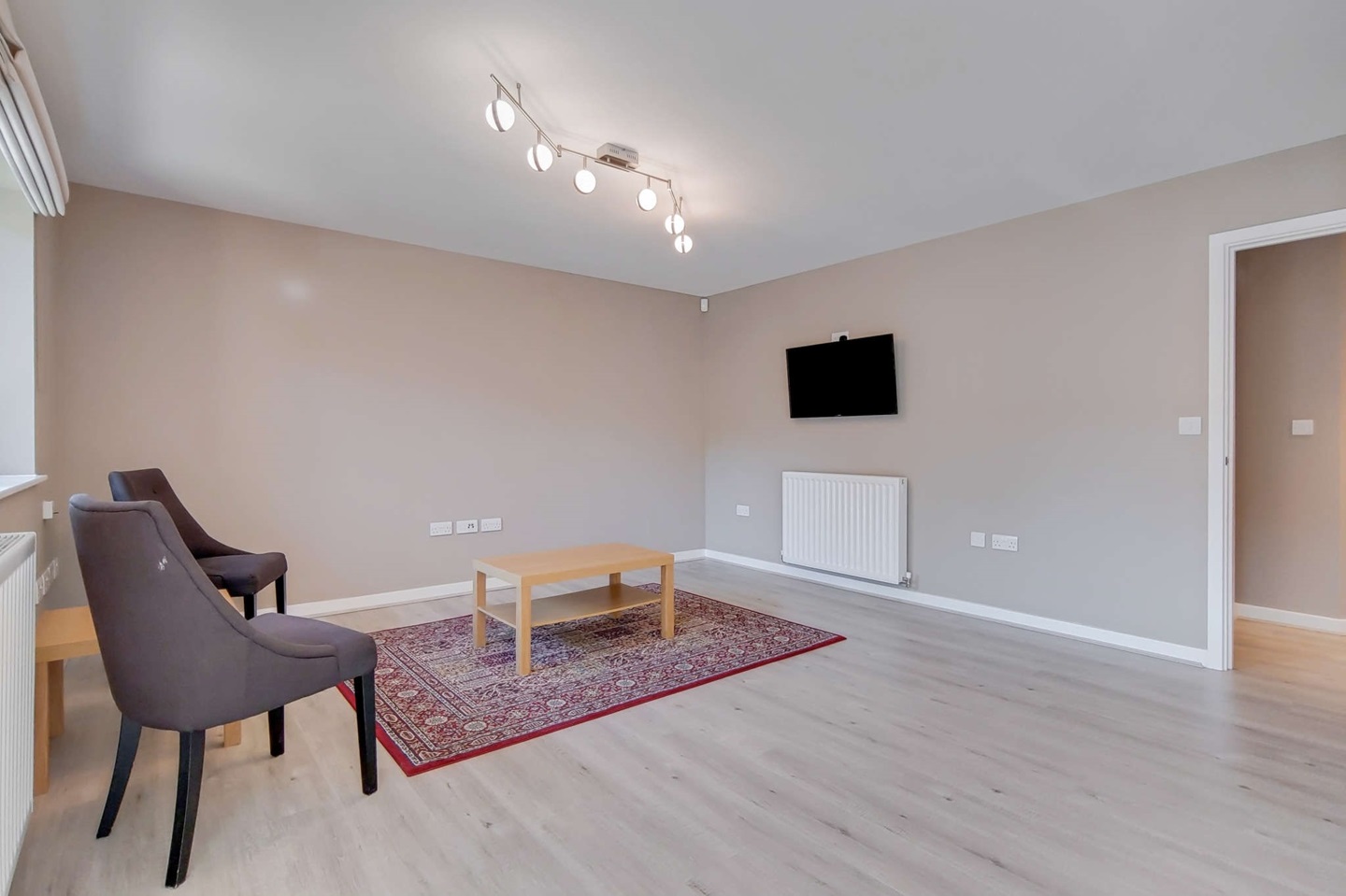 Caterham 2 Bed Flat, Corner House, CR3 To Rent Now for £1,800.00 p/m