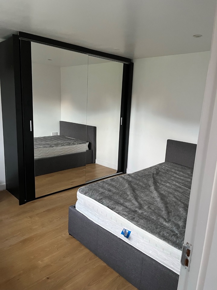 Hayes Studio Flat, Moray Avenue, UB3 To Rent Now for £1,200.00 p/m