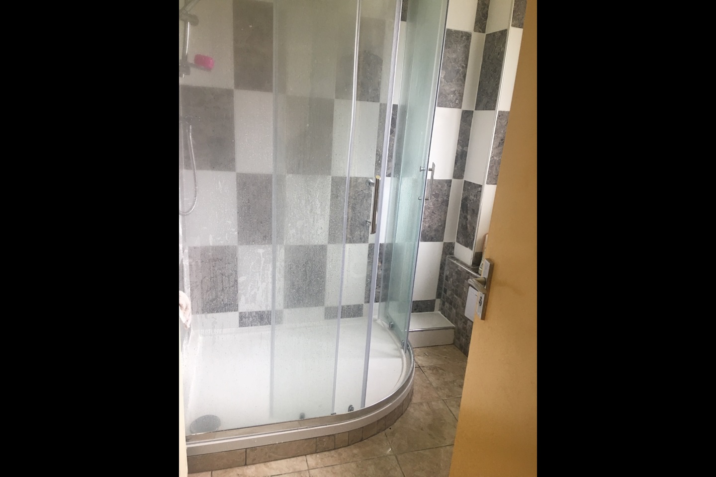 Leeds Room in a Shared House, Cottingley Drive, LS11 To Rent Now