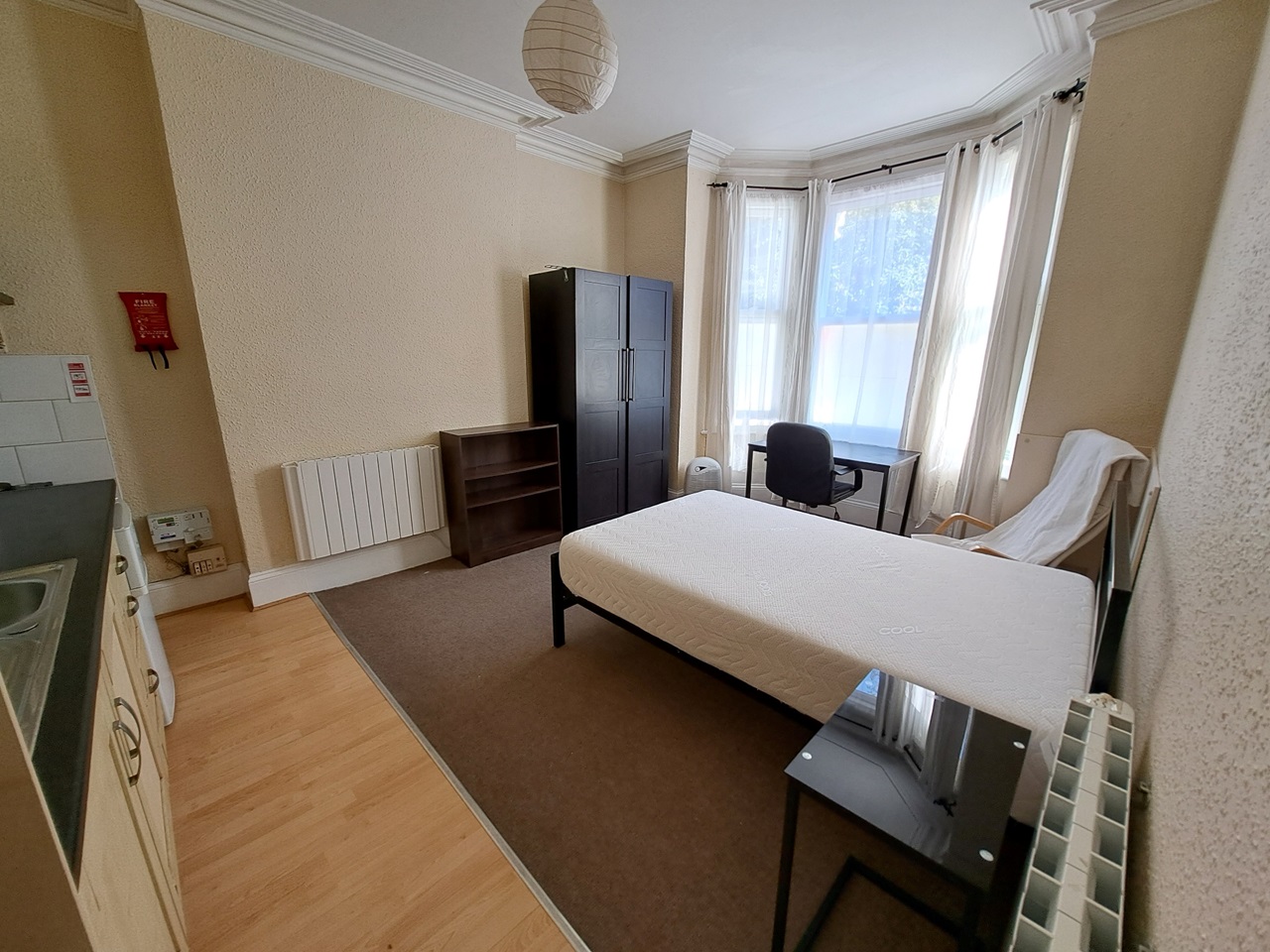 London Bedsit, Mazenod Avenue, NW6 To Rent Now for £800.00 p/m