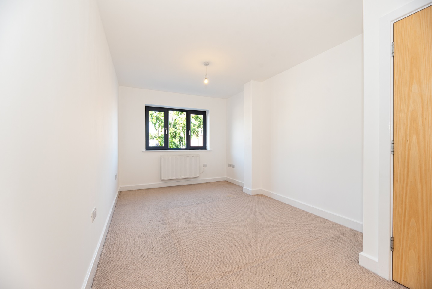 Mitcham 2 Bed Flat, London Road, CR4 To Rent Now for £1,650.00 p/m