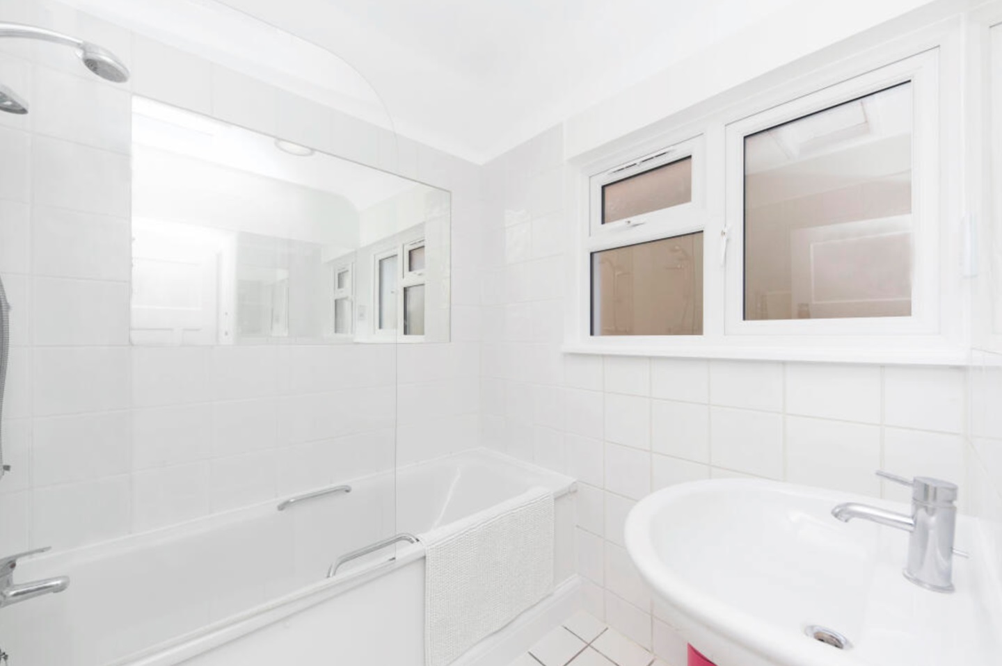 London 2 Bed Flat, Raynes Park, SW20 To Rent Now for £1,850.00 p/m