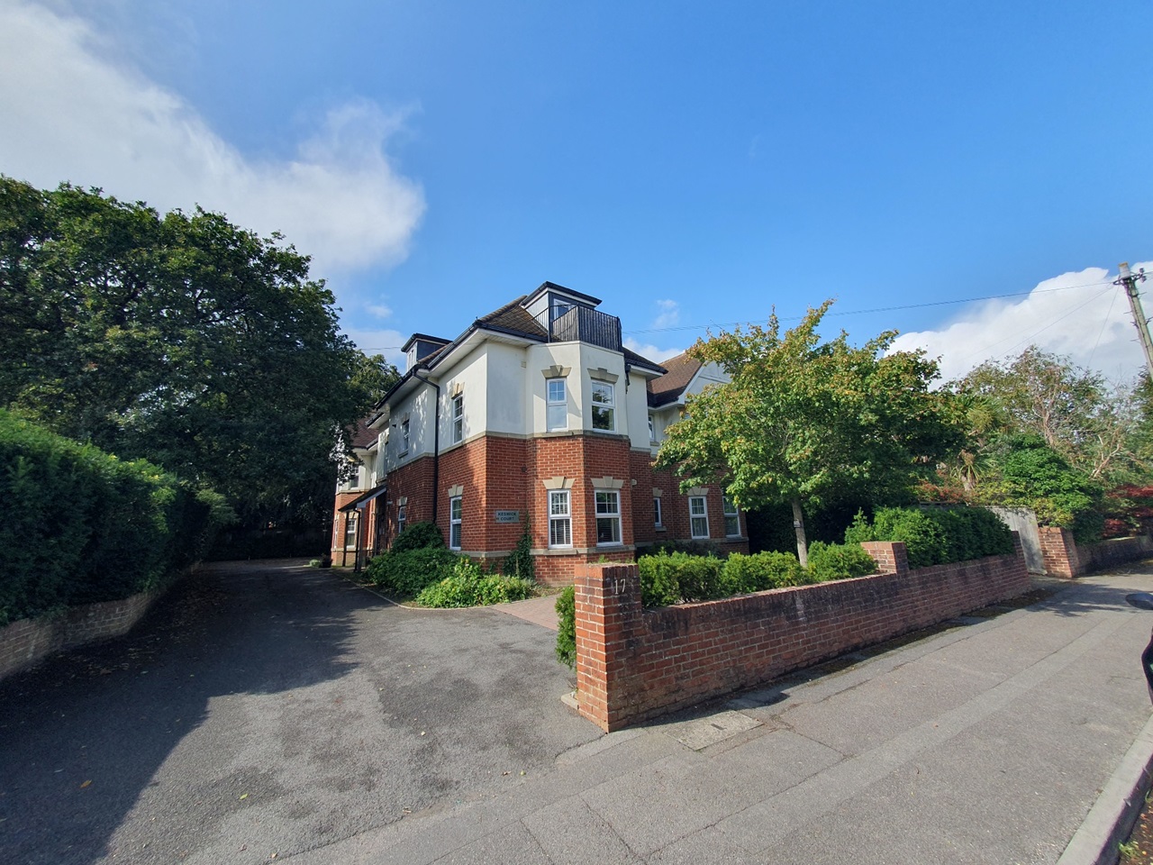 Bournemouth 3 Bed Flat, Keswick Court, BH5 To Rent Now for £1,800.