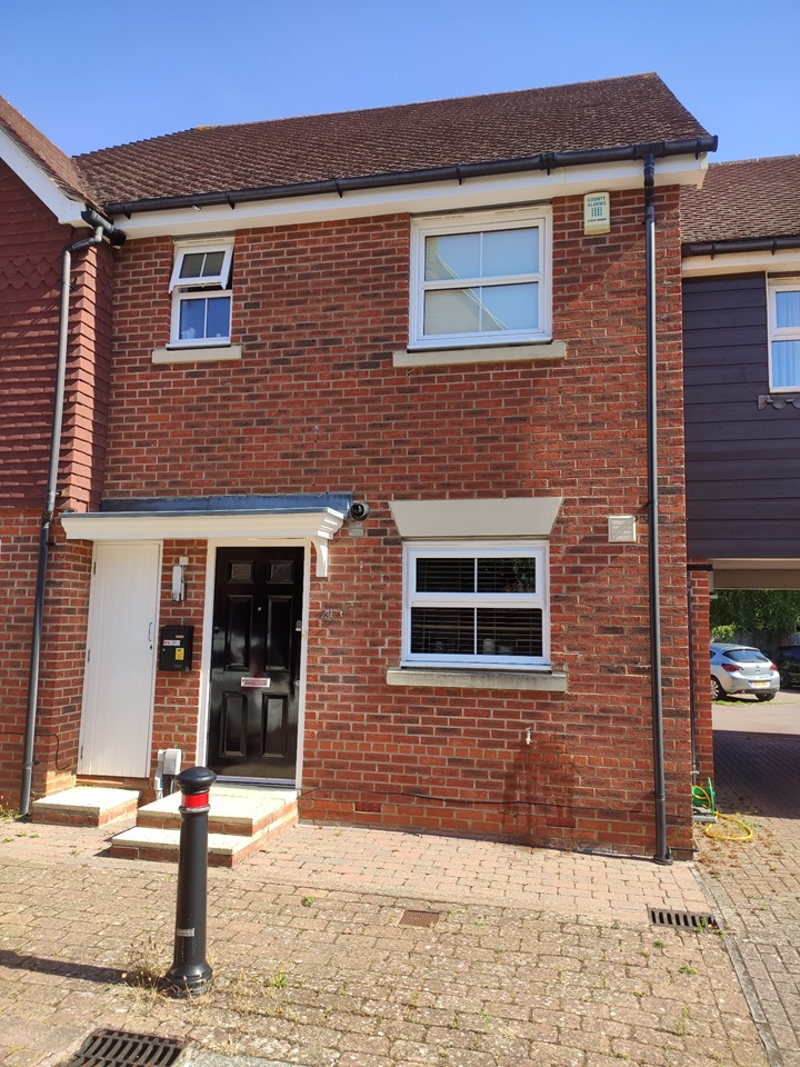 Fleet 3 Bed Terraced House, Giffard Lane, GU51 To Rent Now for £