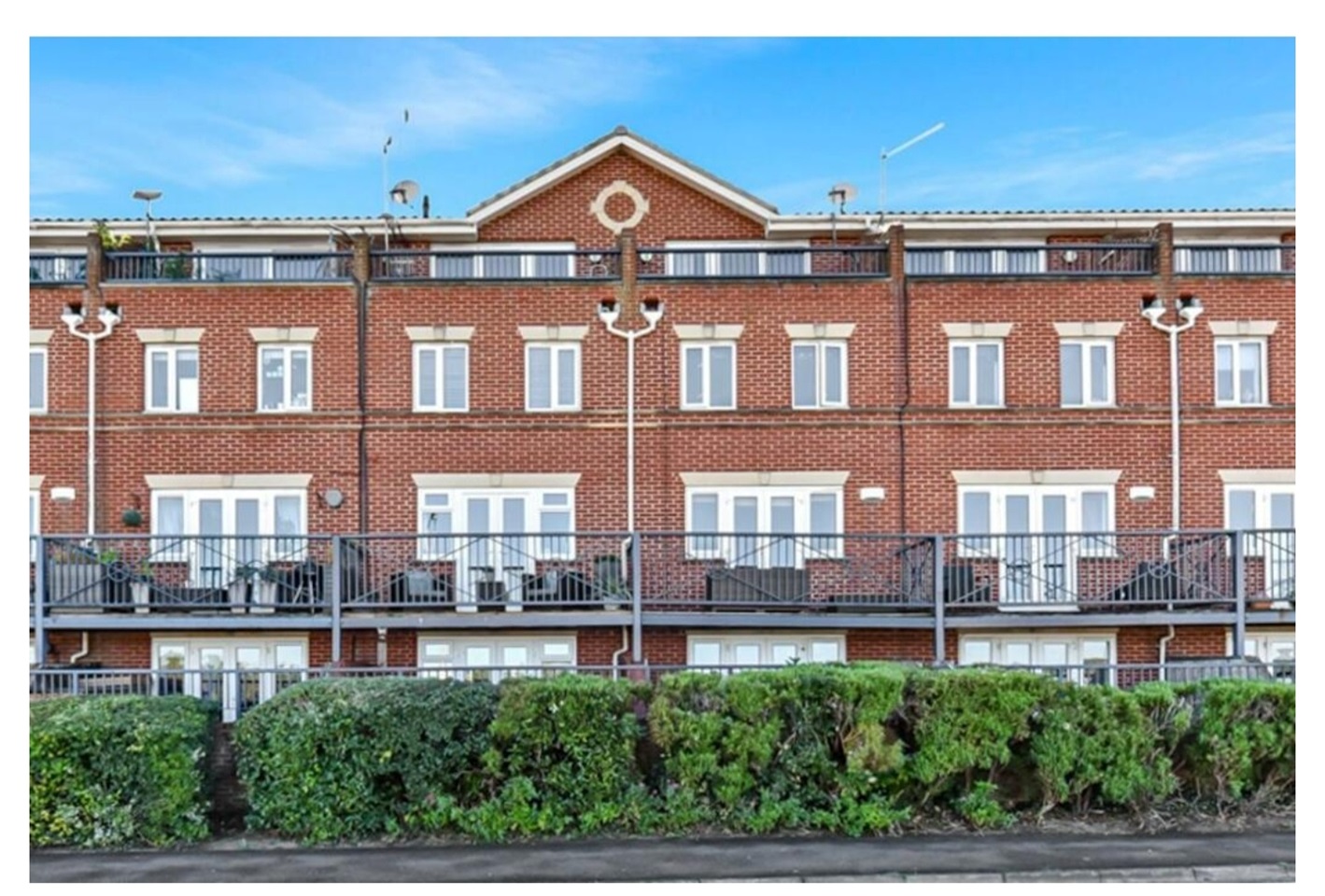 Rochester 4 Bed Terraced House, Applecross Close, ME1 To Rent Now