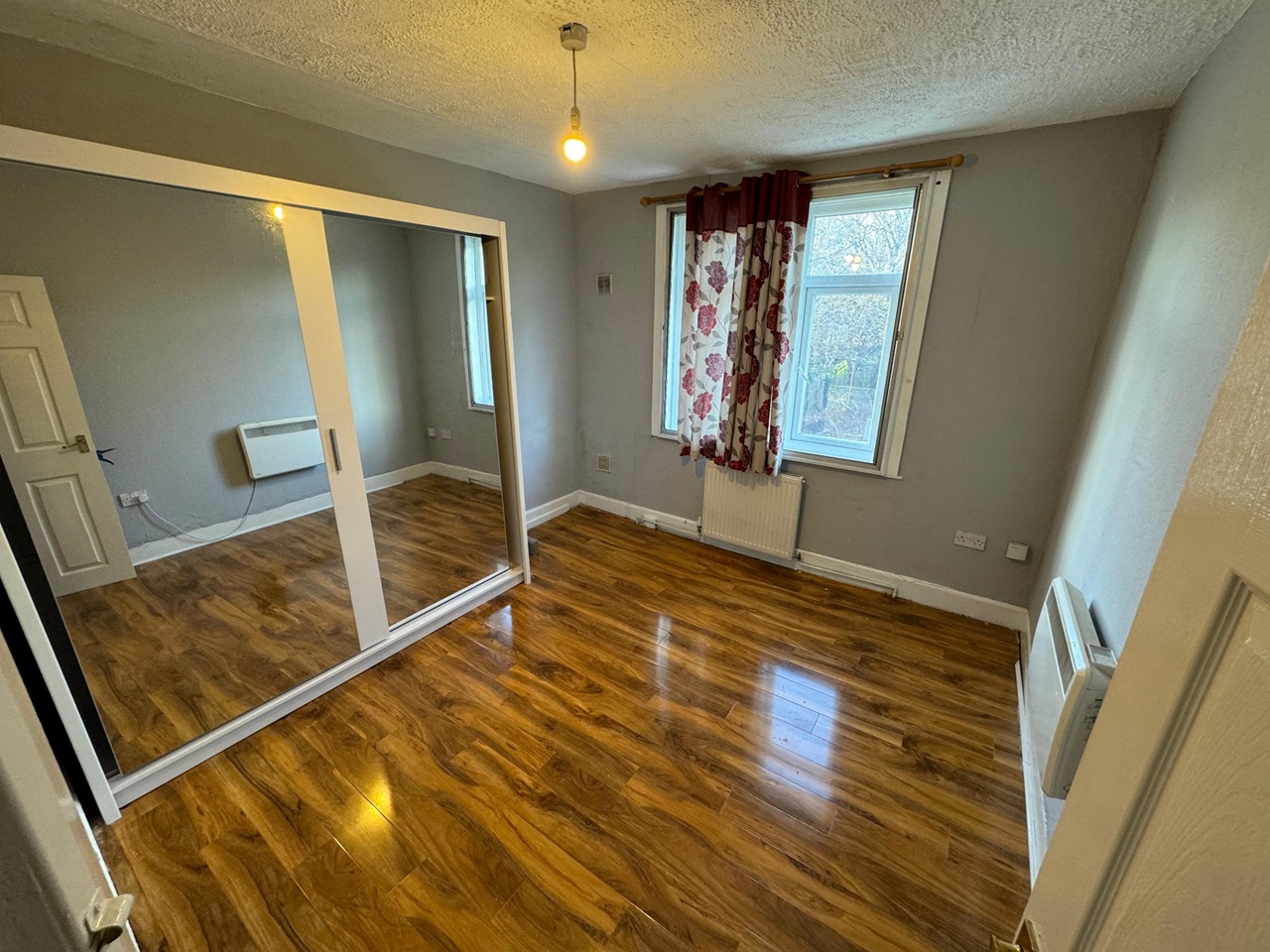 Hounslow 1 Bed Flat, Lampton Road, TW3 To Rent Now for £1,300.00 p/m