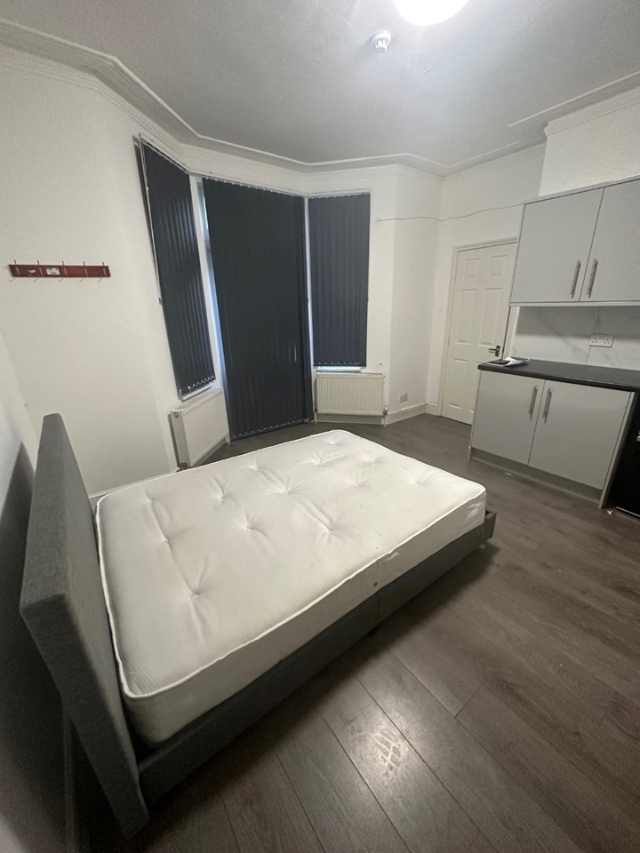 London Studio Flat, Myddleton Road, N22 To Rent Now for £1,100.00 p/m