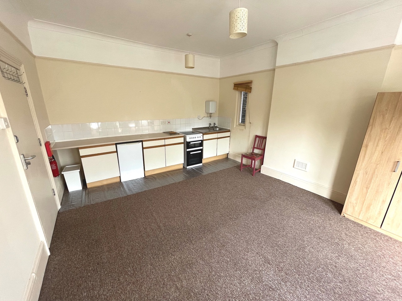 London Bedsit, Burnt Ash Hill, SE12 To Rent Now for £650.00 p/m