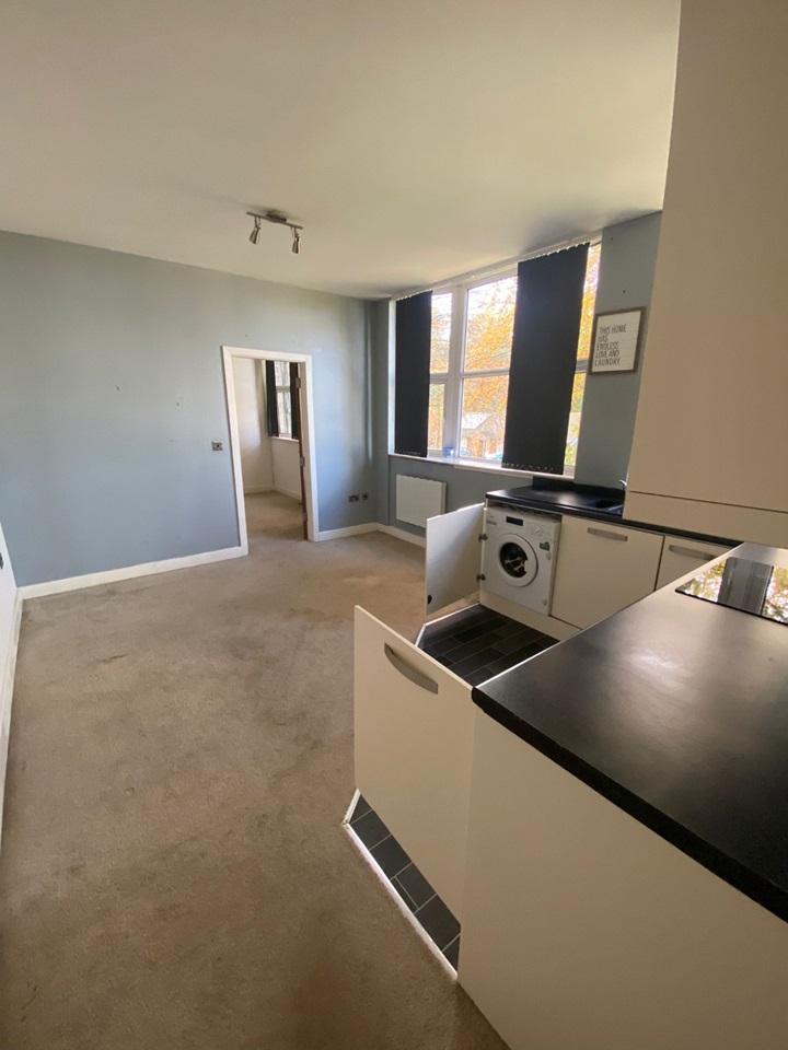 Kidsgrove 2 Bed Flat, Ravenscliffe Road, ST7 To Rent Now for £595.