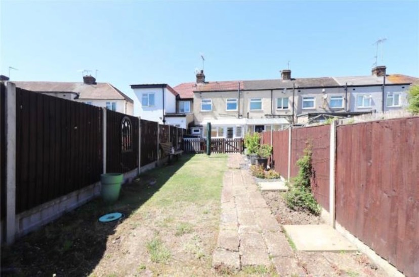 Erith 2 Bed Terraced House, Slade Gardens, DA8 To Rent Now for £