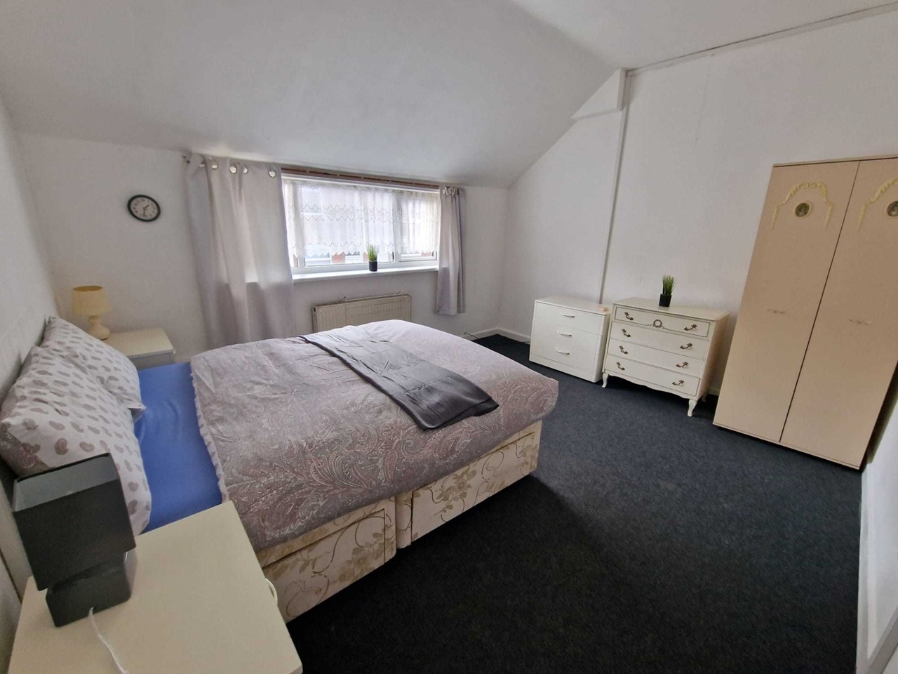 West Bromwich Room in a Shared House, Greswold Street, B71 To Rent