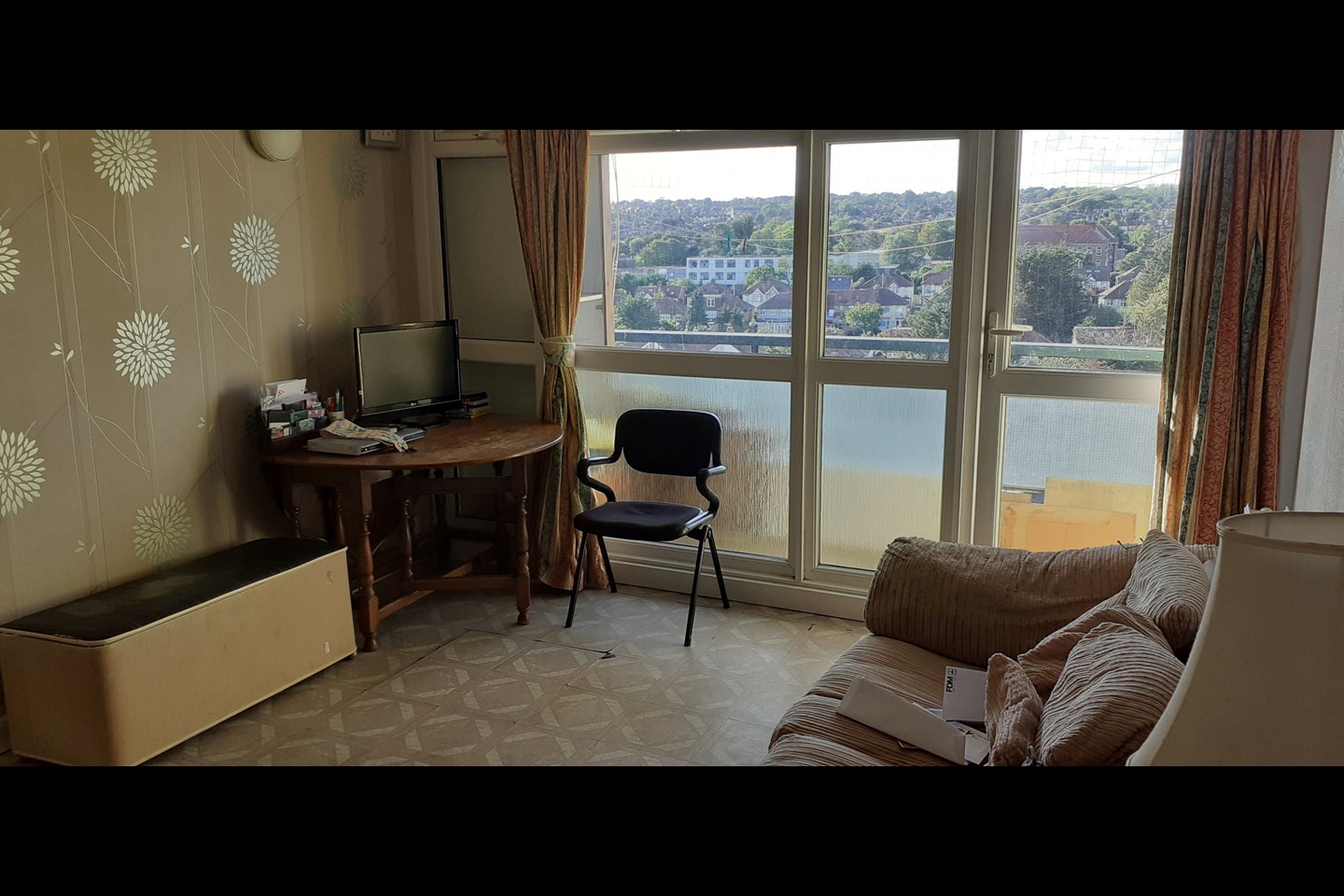 Woodford Green 1 Bed Flat, Liston Way, IG8 To Rent Now for £1,300.00 p/m