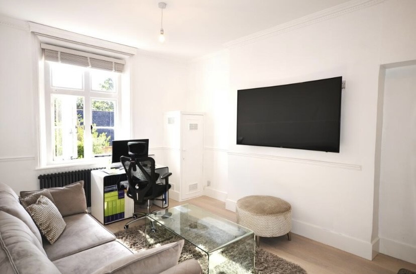 Slough 1 Bed Flat, Upton Park, SL1 To Rent Now for £1,150.00 p/m