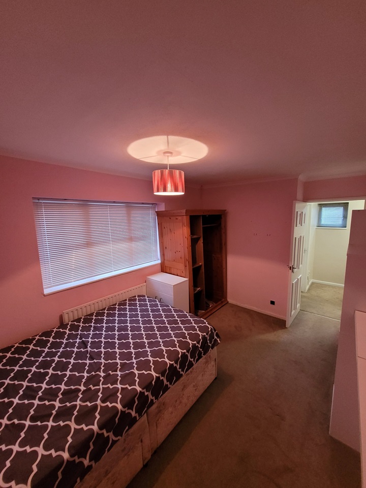 Crawley Room in a Shared House, Hare Lane, RH11 To Rent Now for £