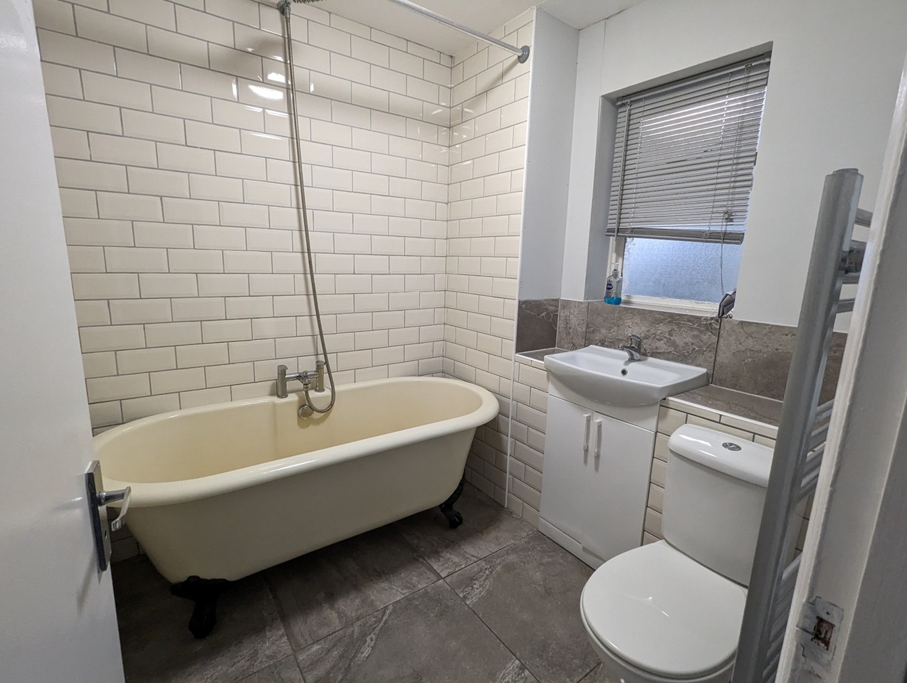 Southwick, Brighton 2 Bed Flat, Rock Close, BN42 To Rent Now for £