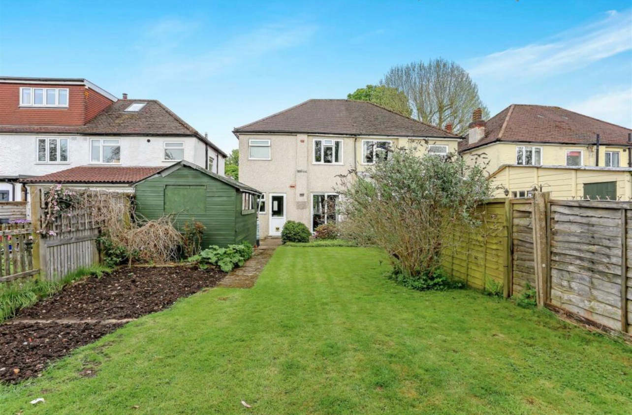 Banstead 3 Bed SemiDetached House, Chipstead Way, SM7 To Rent Now