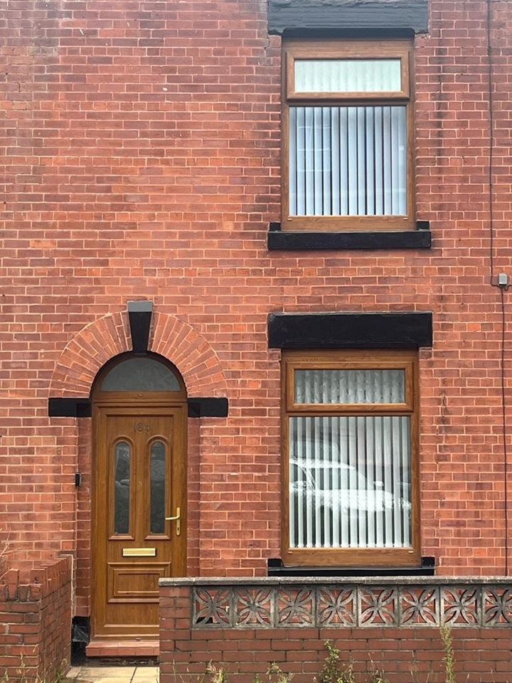 Chadderton, Oldham 2 Bed Terraced House, Fields New Road, OL9 To