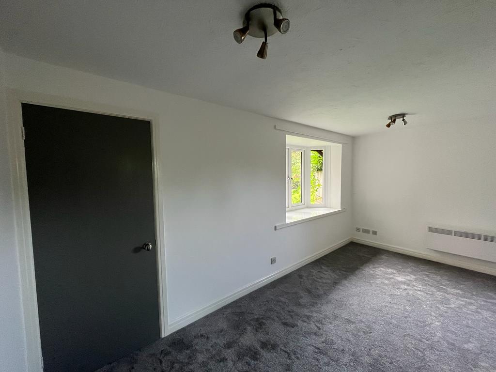 Wilmslow Studio Flat, Brackenwood Mews, SK9 To Rent Now for £700.00 p/m