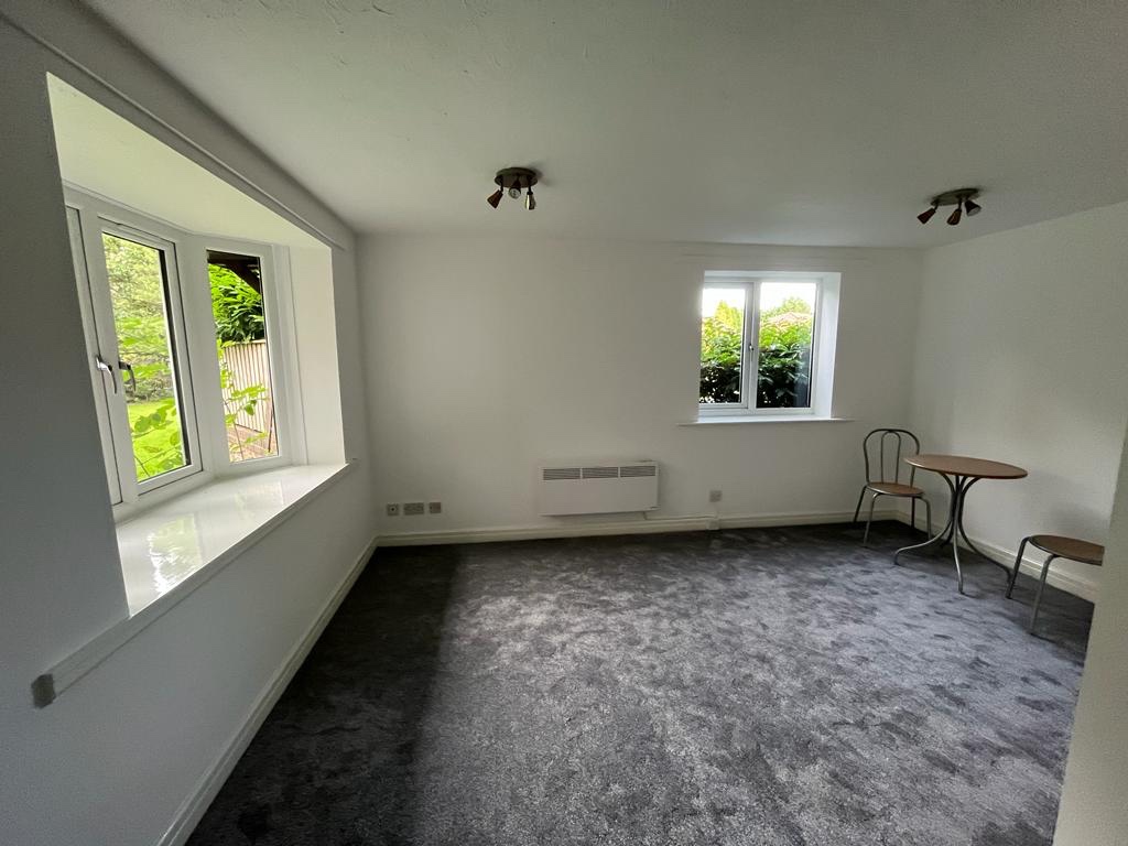 Wilmslow Studio Flat, Brackenwood Mews, SK9 To Rent Now for £700.00 p/m