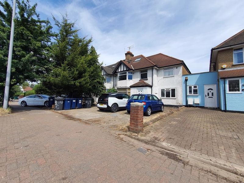 London 2 Bed Flat, Hendon Way, NW2 To Rent Now for £1,899.00 p/m