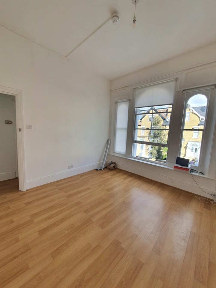 Richmond 1 Bed Flat, Montague Road, TW10 To Rent Now for £1,700.00 p/m