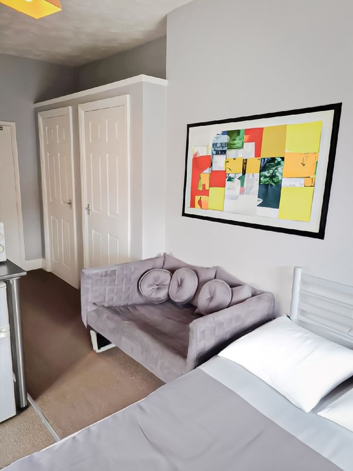 Newcastle U Lyme Studio Flat, Studio 2, ST5 To Rent Now for £599.00 p/m