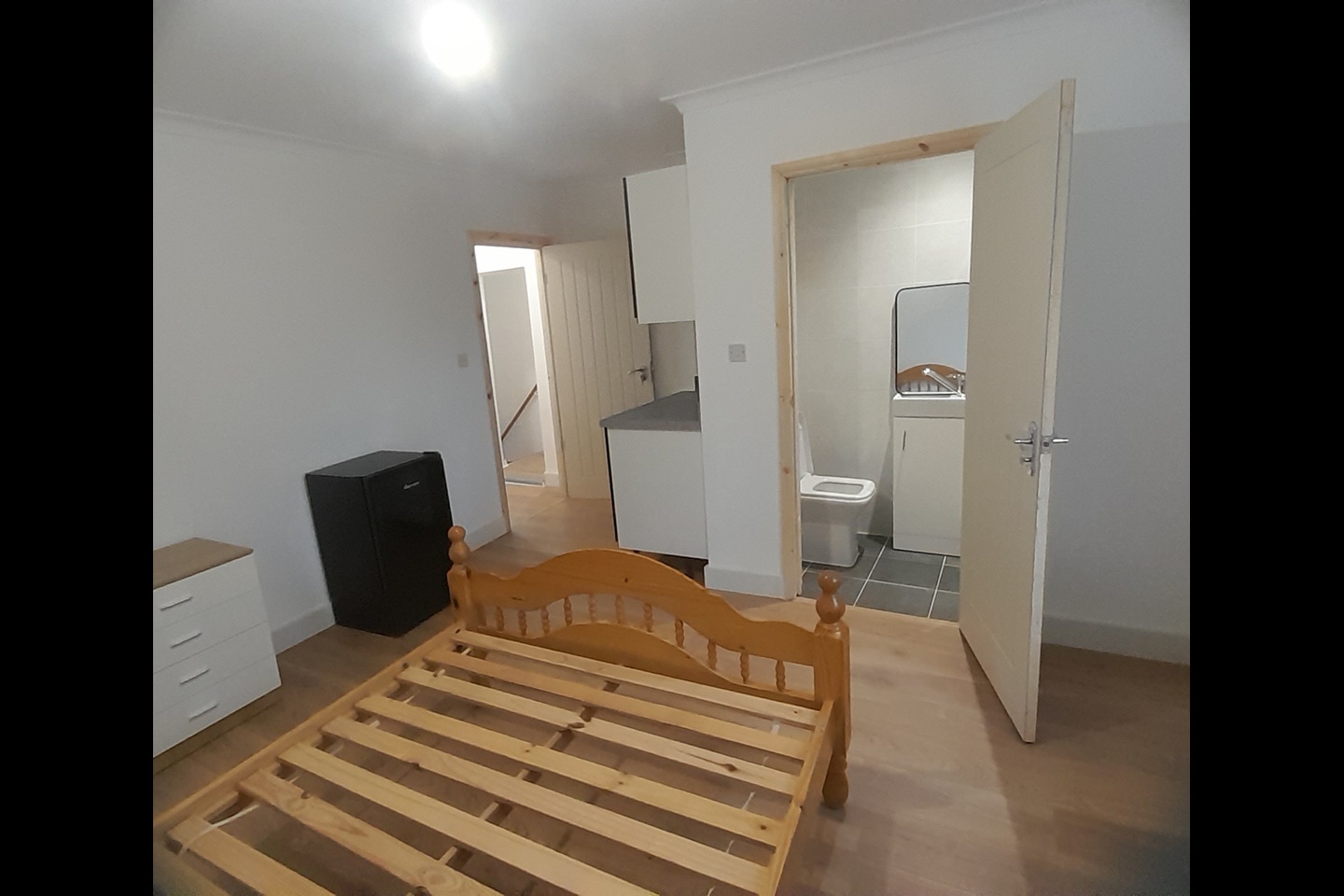 Borehamwood Bedsit, Stapleton Road, WD6 To Rent Now for £1,000.00 p/m