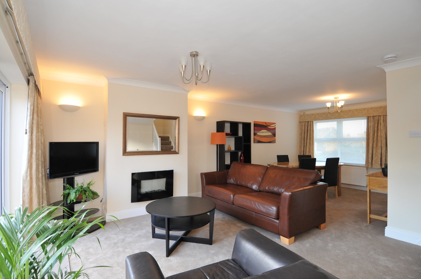 NewcastleUnderLyme 3 Bed SemiDetached House, Paris Avenue, ST5