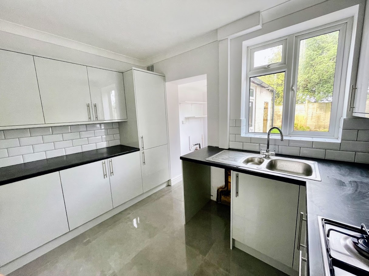 SunburyOnThames 2 Bed Terraced House, Kenyngton Drive, TW16 To Rent Now for £1,800.00 p/m