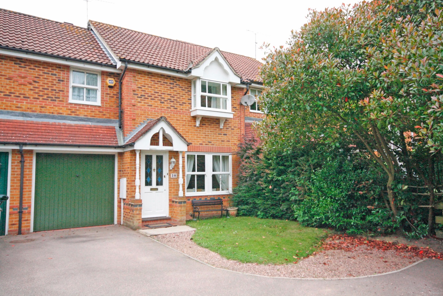Maidenbower, Crawley 3 Bed SemiDetached House, Tullett Road, RH10