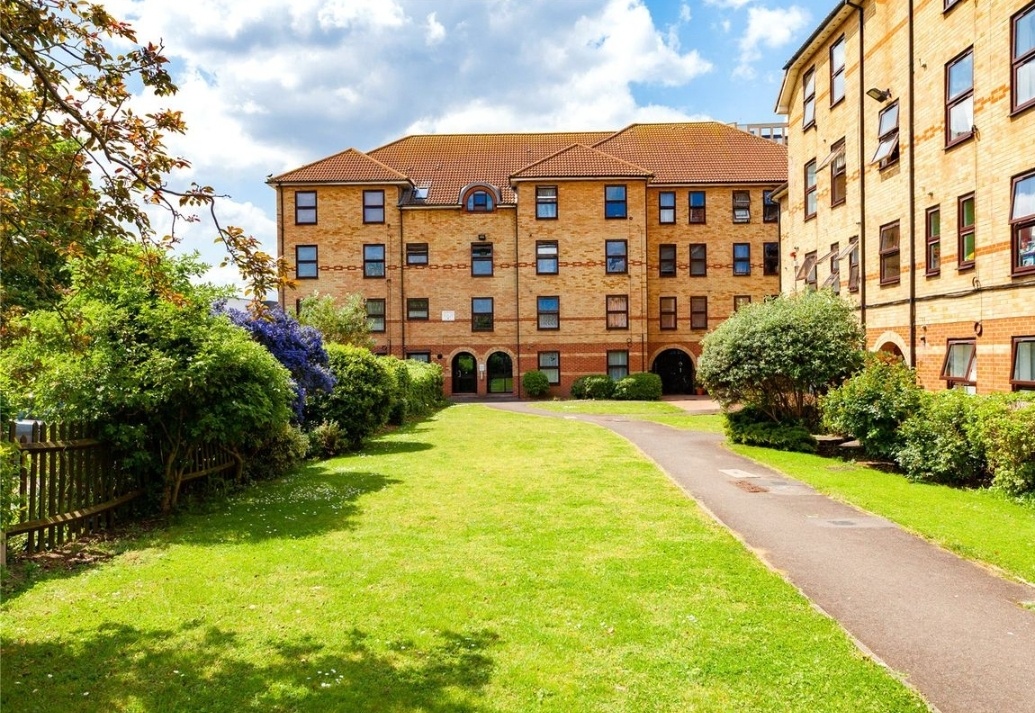 London Room in a Shared Flat, Latchingdon Court, E17 To Rent Now