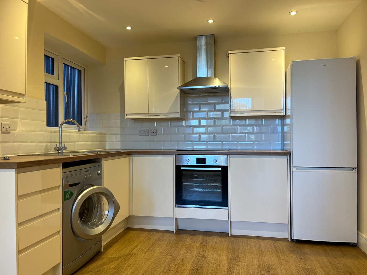 Horsham 1 Bed Flat, Abbey House, RH13 To Rent Now for £1,050.00 p/m