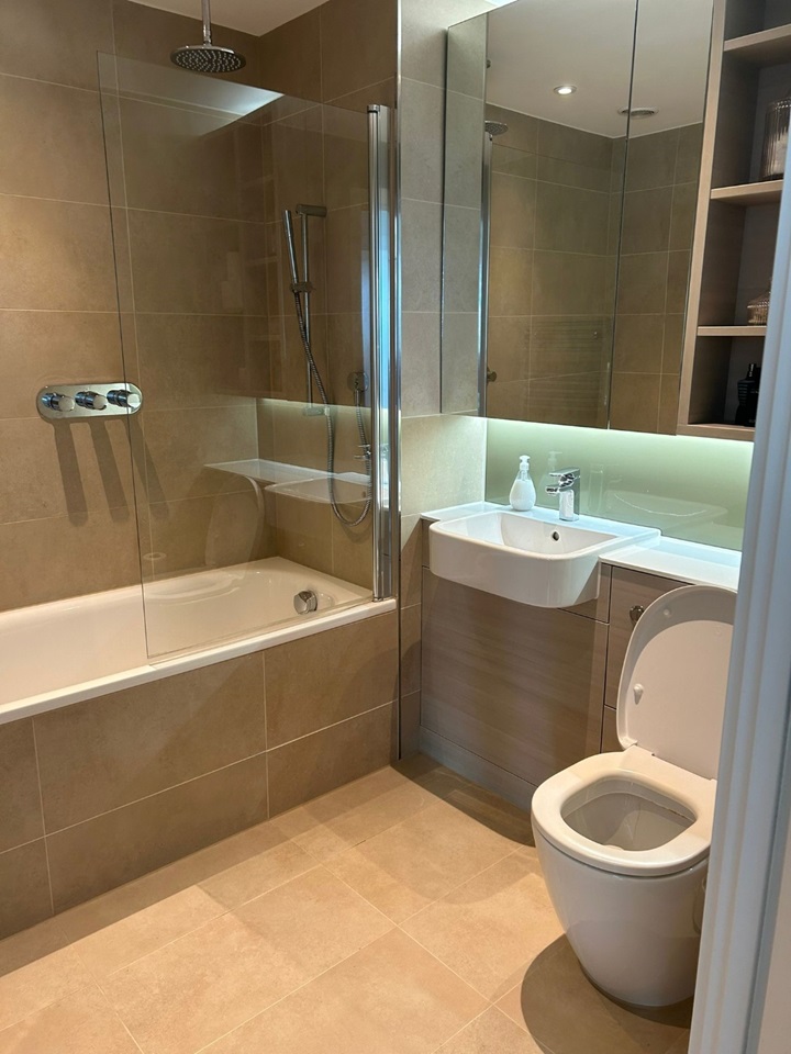 London 2 Bed Flat, Glasshouse Gardens, E20 To Rent Now for £2,700.