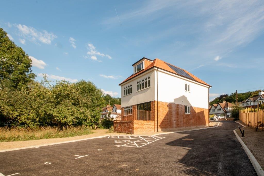 Warlingham 2 Bed Penthouse, Woodview, CR6 To Rent Now for £1,750.00 p/m