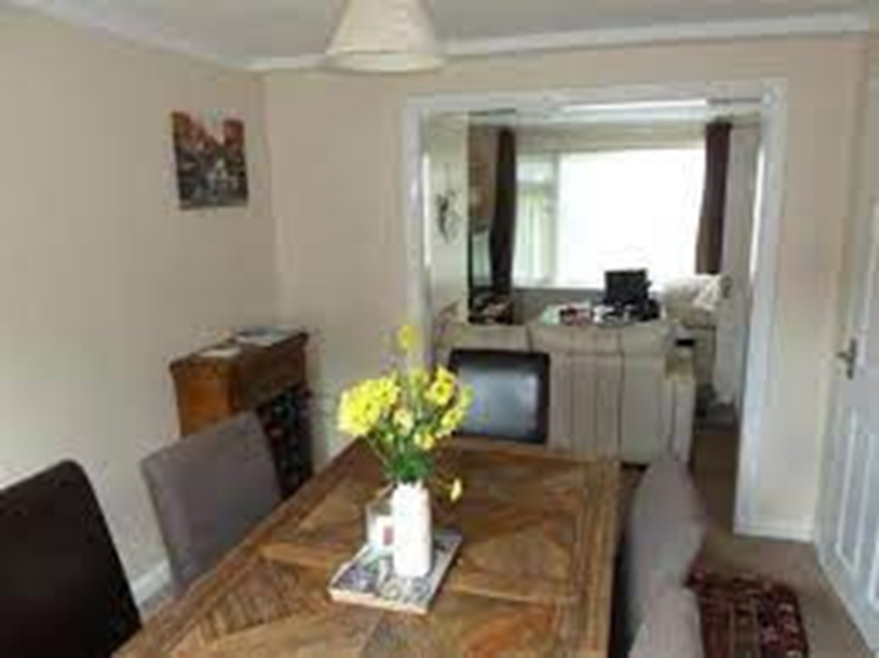 Horsham 3 Bed SemiDetached House, Beech Road, RH12 To Rent Now for