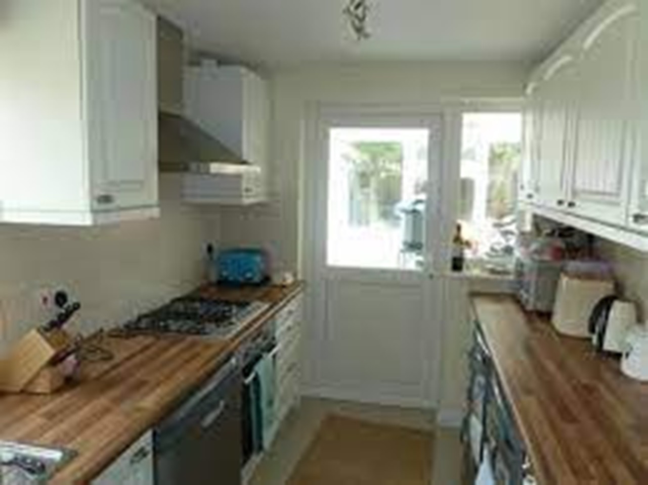 Horsham 3 Bed SemiDetached House, Beech Road, RH12 To Rent Now for