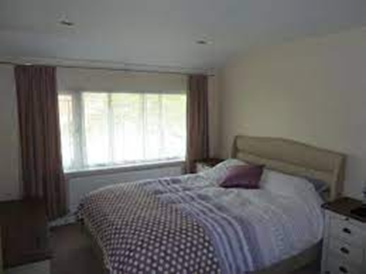 Horsham 3 Bed SemiDetached House, Beech Road, RH12 To Rent Now for