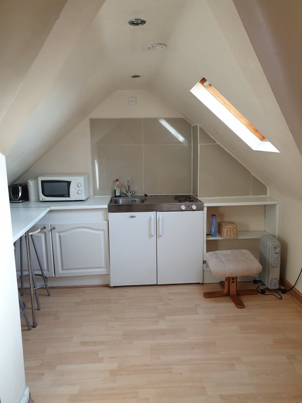 Watford Studio Flat, Garston, WD25 To Rent Now for £900.00 p/m