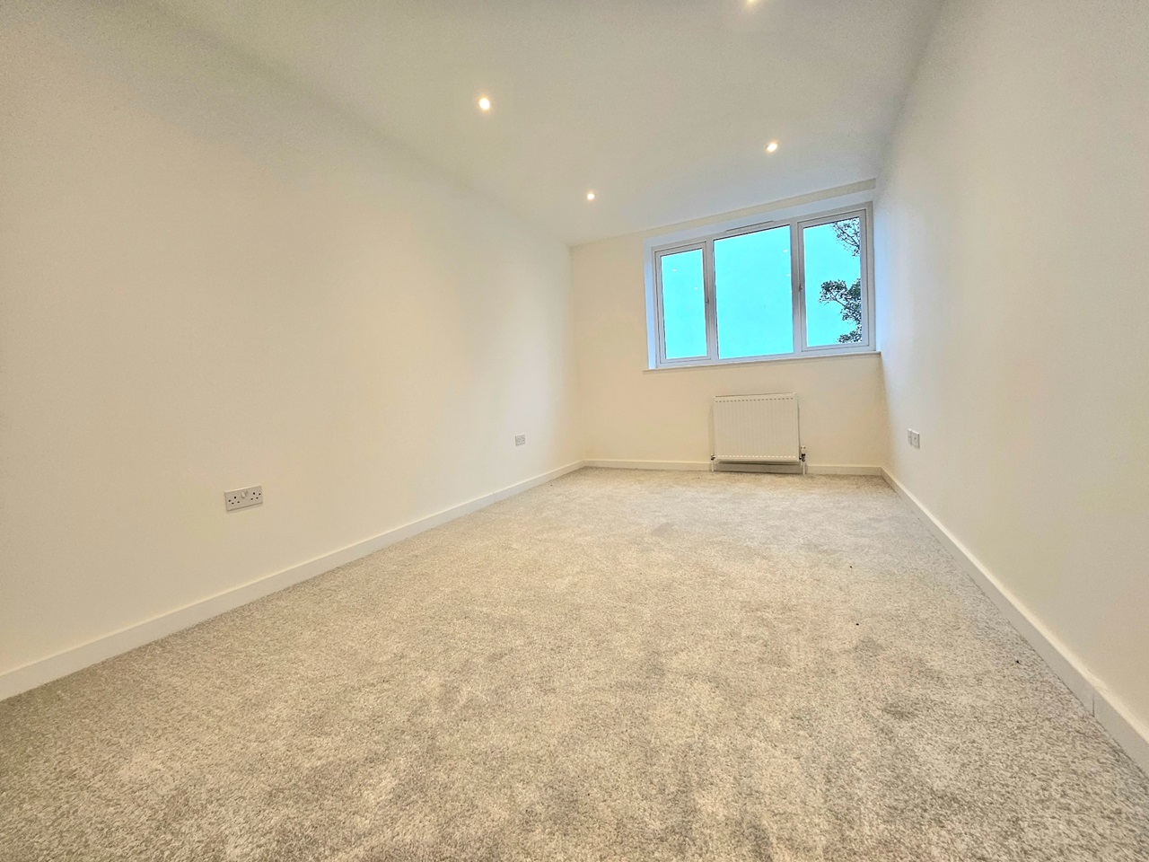 Luton 2 Bed Flat, Breton House, LU2 To Rent Now for £1,500.00 p/m