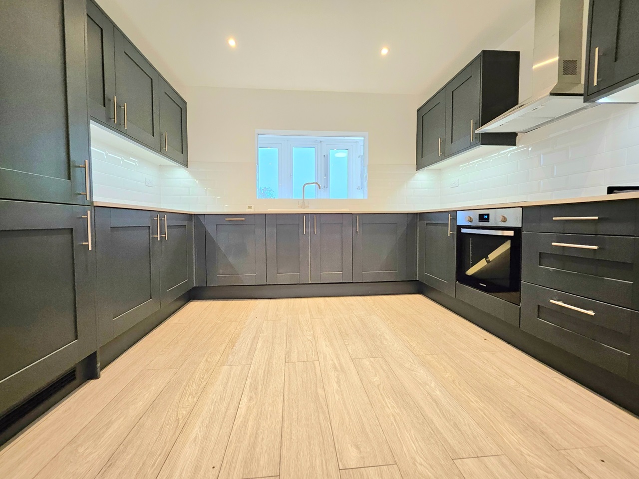 Luton 2 Bed Flat, Breton House, LU2 To Rent Now for £1,500.00 p/m