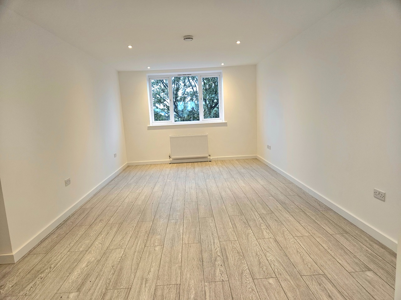 Luton 2 Bed Flat, Breton House, LU2 To Rent Now for £1,500.00 p/m