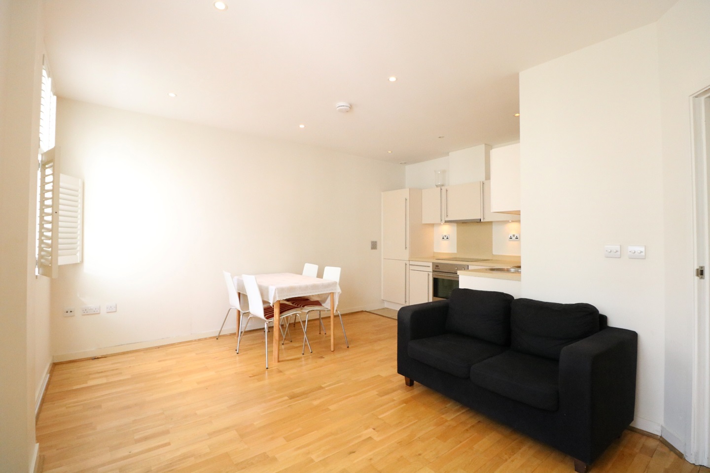 London 1 Bed Flat, Bromyard Avenue, W3 To Rent Now for £1,600.00 p/m