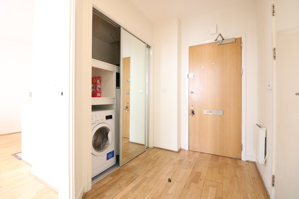 London 1 Bed Flat, Bromyard Avenue, W3 To Rent Now for £1,600.00 p/m