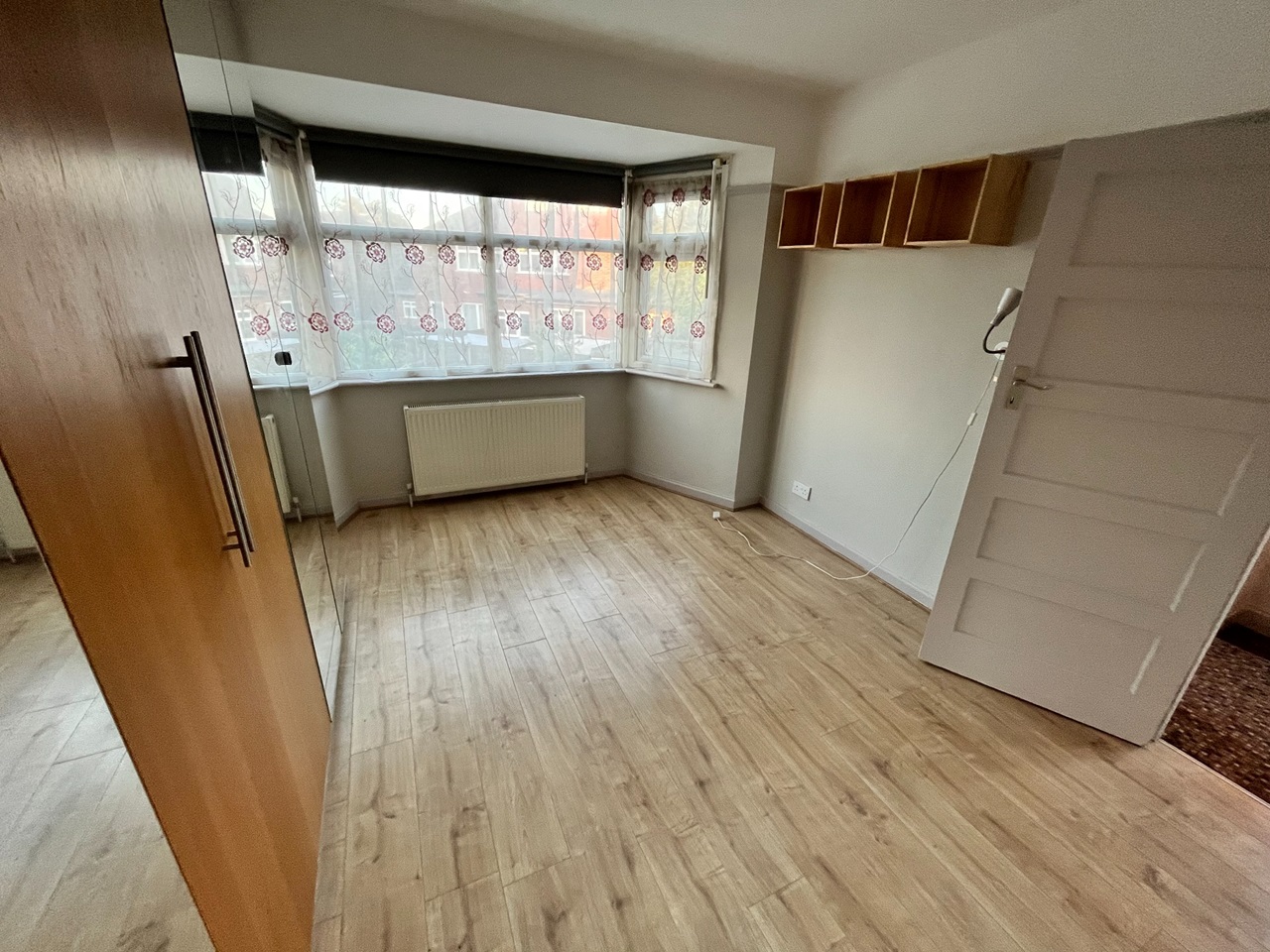 London 4 Bed SemiDetached House, Dryburgh Gardens, NW9 To Rent Now