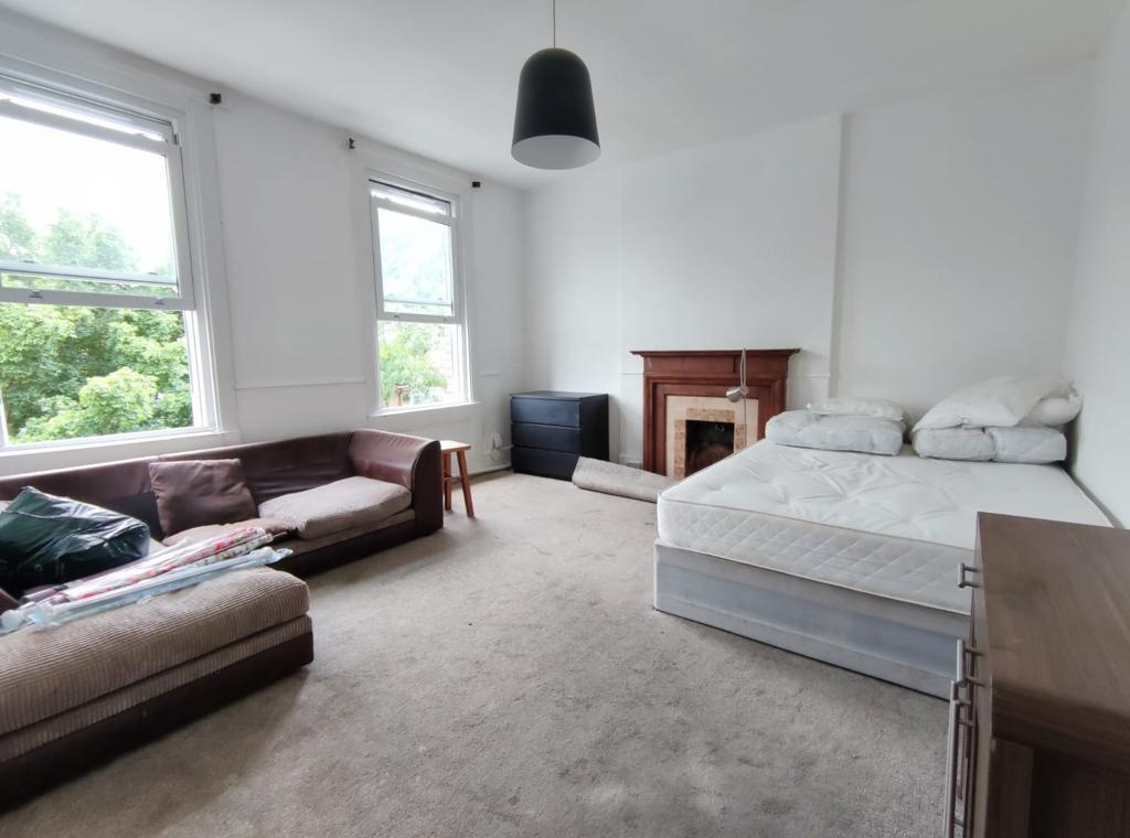 London Studio Flat, Angles Road, SW16 To Rent Now for £1,146.86 p/m