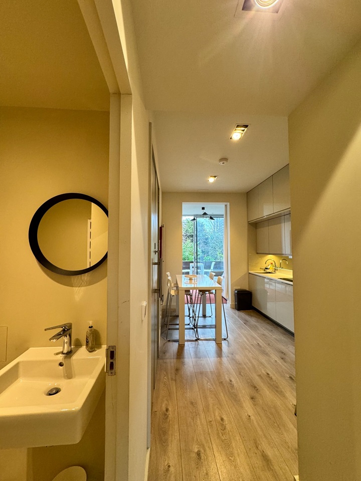 London 1 Bed Flat, Battersea Park Road, SW8 To Rent Now for £2,400.