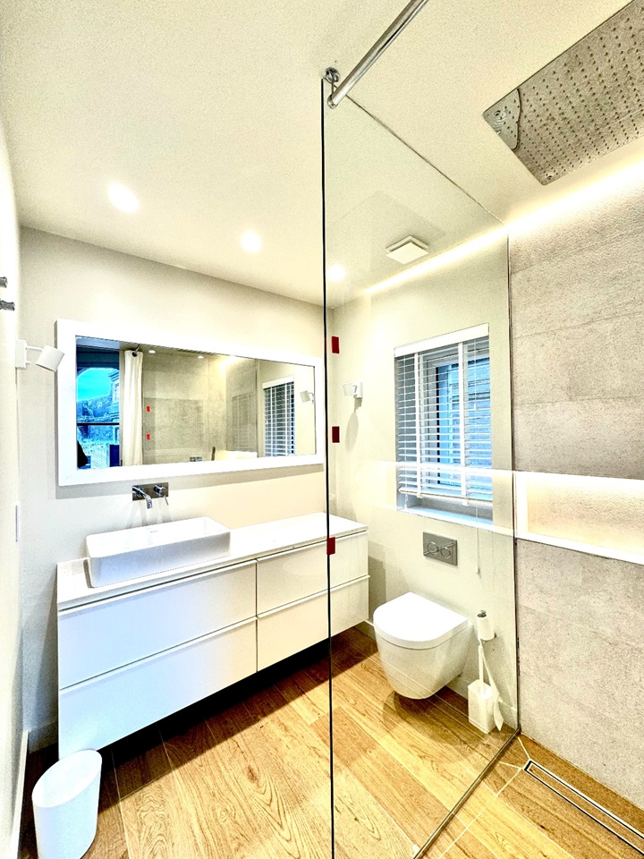 London 1 Bed Flat, Battersea Park Road, SW8 To Rent Now for £2,400.